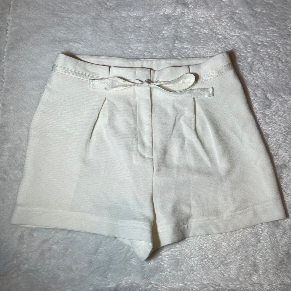 The‎ Limited Womens White Textured Pleated Tie Waist Dress Shorts 6 Quiet Luxury